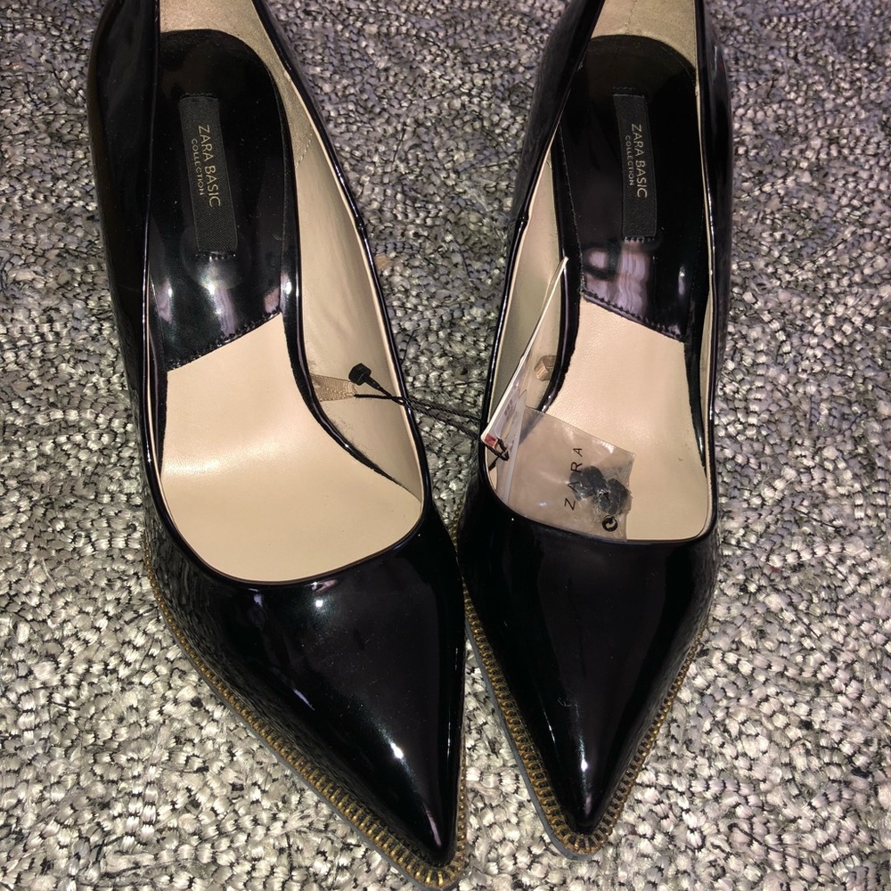 Brand new Zara Women’s black pump.